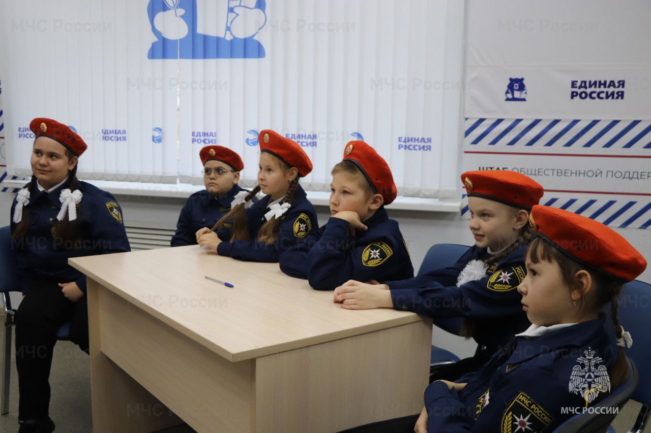 В интеллектуальной викторине кадеты-спасатели выявили лучших В интеллектуальной викторине кадеты-спасатели выявили лучших