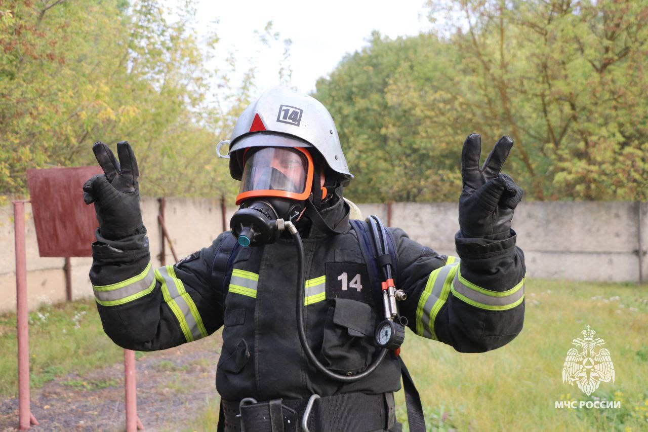 Сотрудник МЧС России желает тебе безопасных выходных