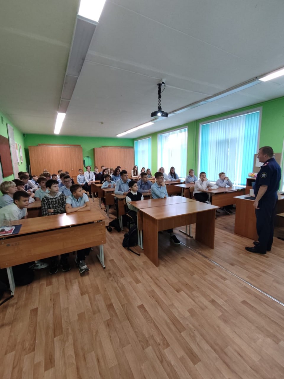 Следователями следственного управления проведено мероприятие со школьниками Следователями следственного управления проведено мероприятие со школьниками