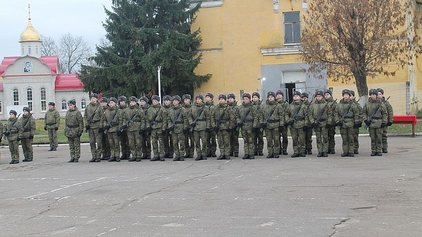 Новобранцы приняли присягу в воинской части Орла