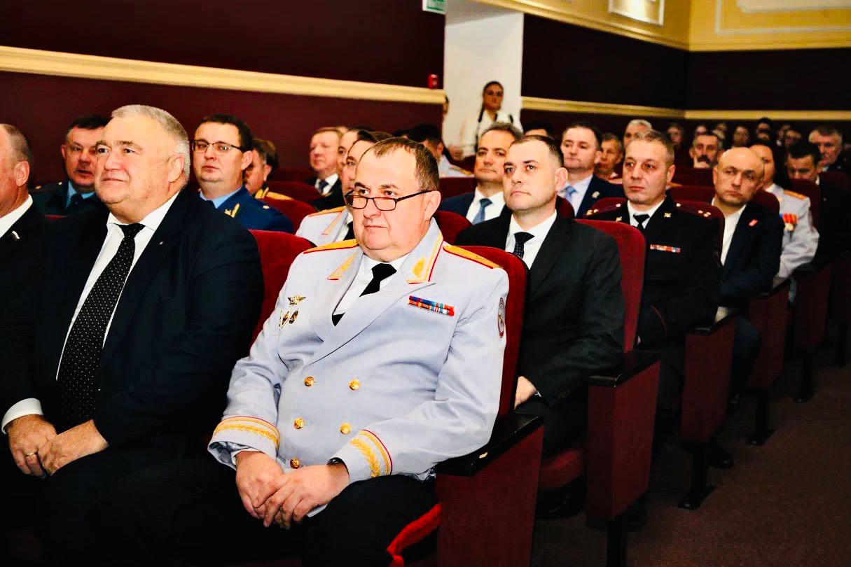 Юрий Парахин: Дорогие сотрудники и ветераны органов внутренних дел!