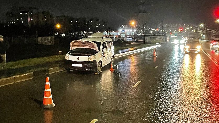 В Орле пьяный водитель сбил менявшего колесо мужчину и скрылся