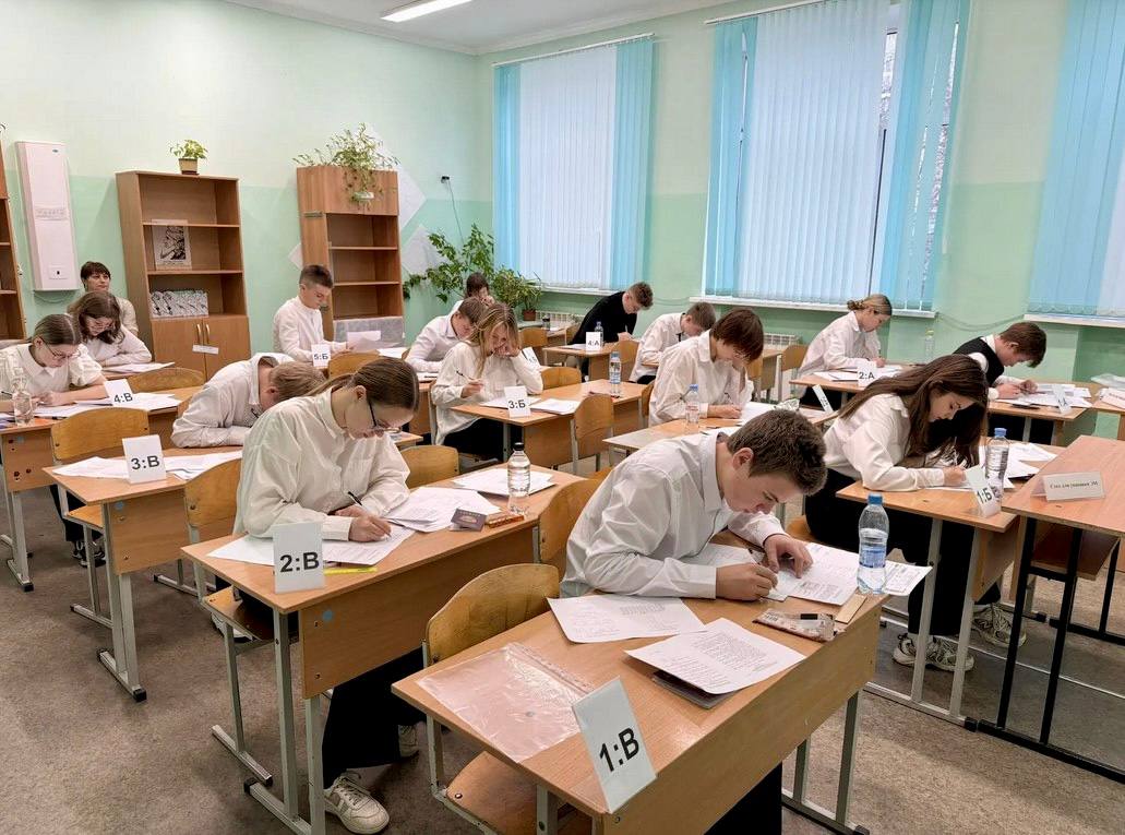 В Орле девятиклассники прошли тренировочный экзамен по математике В Орле девятиклассники прошли тренировочный экзамен по математике
