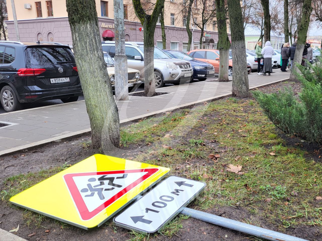В Орле на улице Максима Горького, возле 22 лицея, вновь перекрыли движение В Орле на улице Максима Горького, возле 22 лицея, вновь перекрыли движение