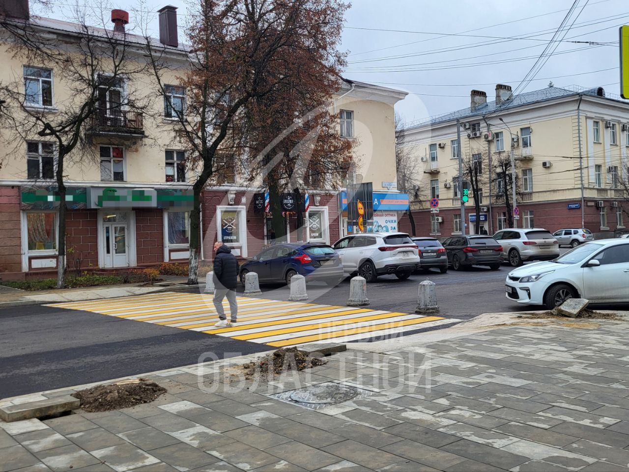 В Орле на улице Максима Горького, возле 22 лицея, вновь перекрыли движение