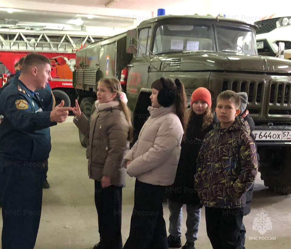 Экскурсия в пожарно-спасательную часть – лучший способ напомнить детям о безопасности Экскурсия в пожарно-спасательную часть – лучший способ напомнить детям о безопасности