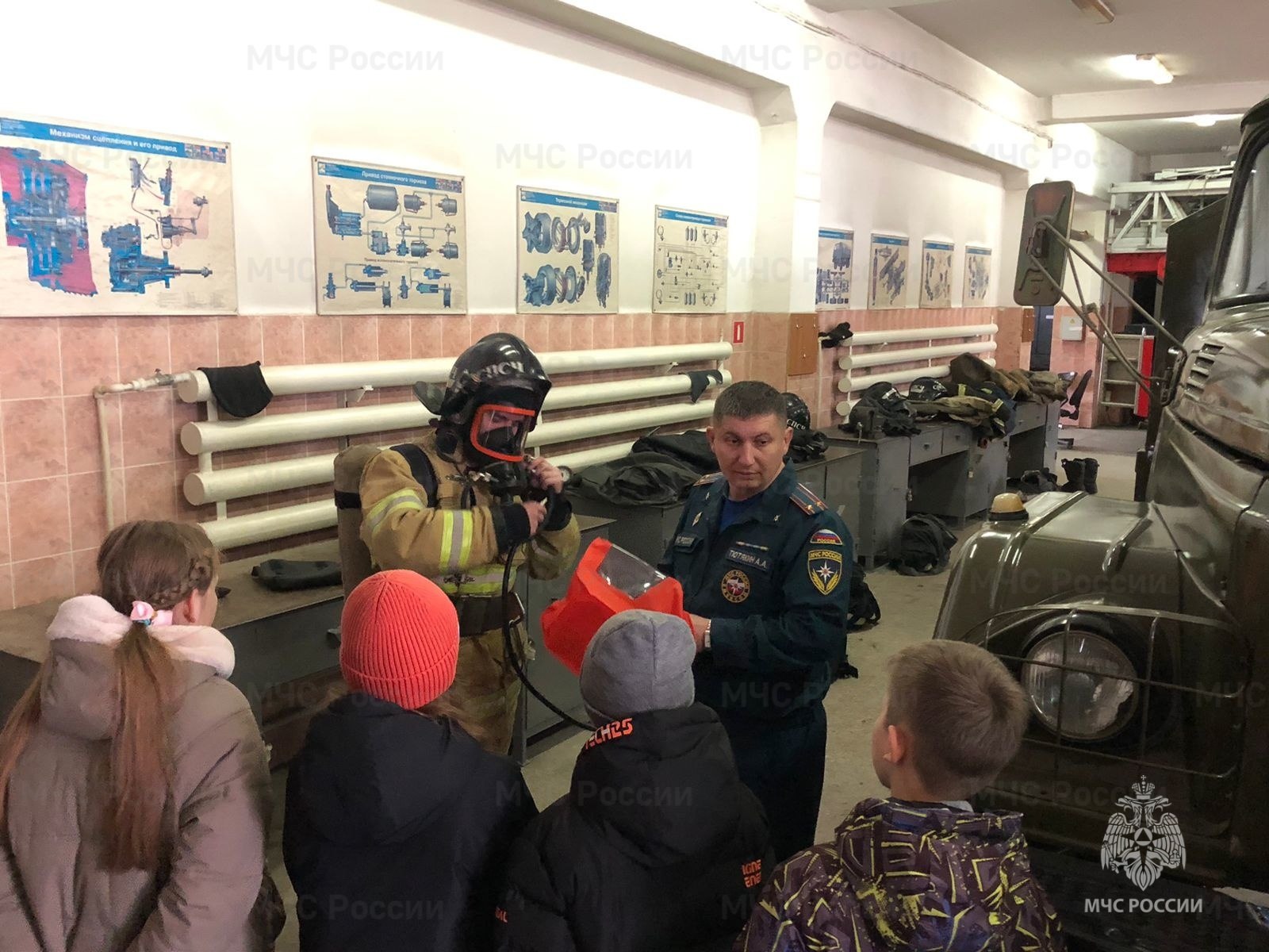 Экскурсия в пожарно-спасательную часть – лучший способ напомнить детям о безопасности Экскурсия в пожарно-спасательную часть – лучший способ напомнить детям о безопасности