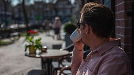 Таблетки запивают: выяснилось неожиданное свойство кофе при головной боли