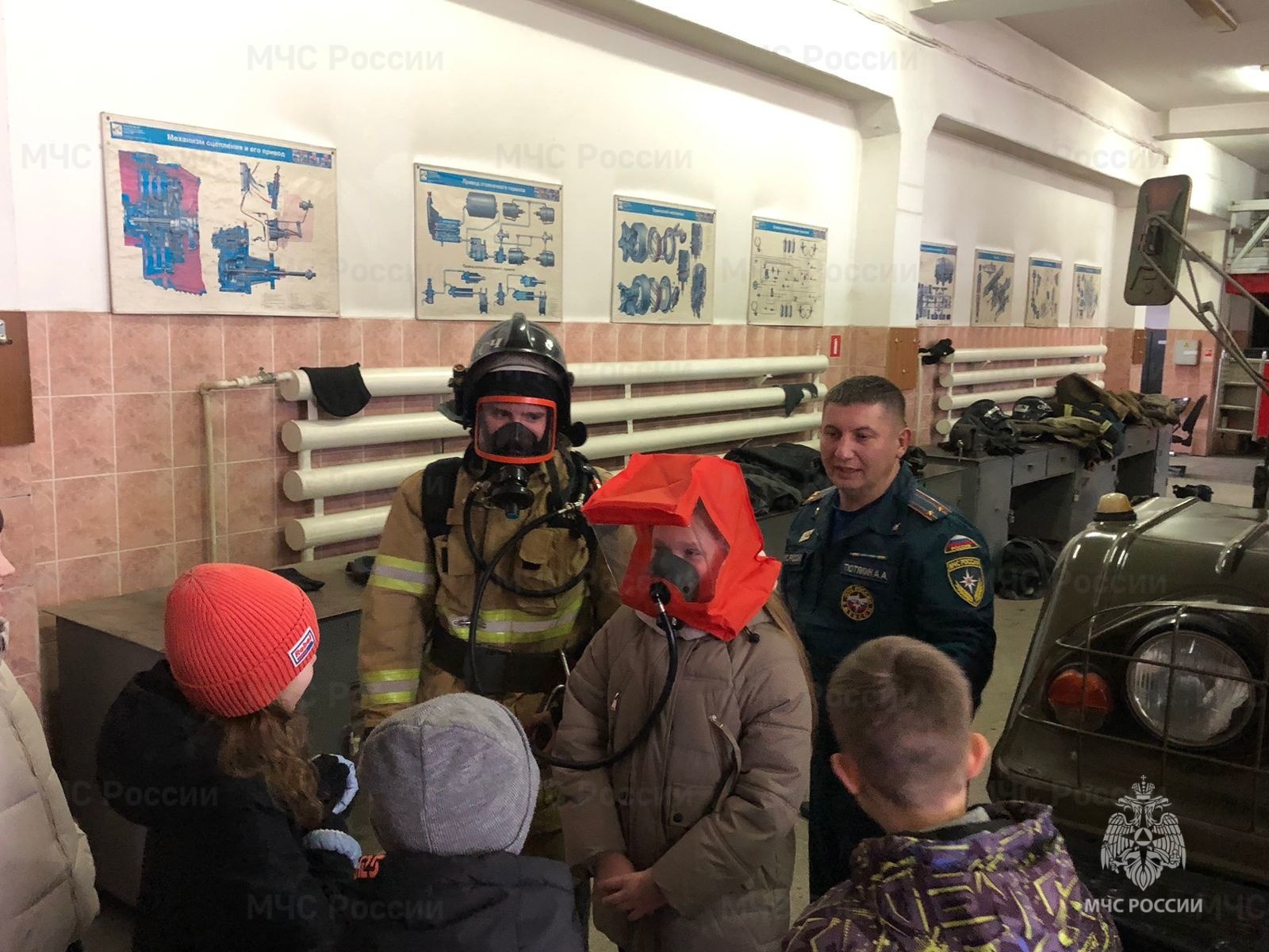 Экскурсия в пожарно-спасательную часть – лучший способ напомнить детям о безопасности Экскурсия в пожарно-спасательную часть – лучший способ напомнить детям о безопасности