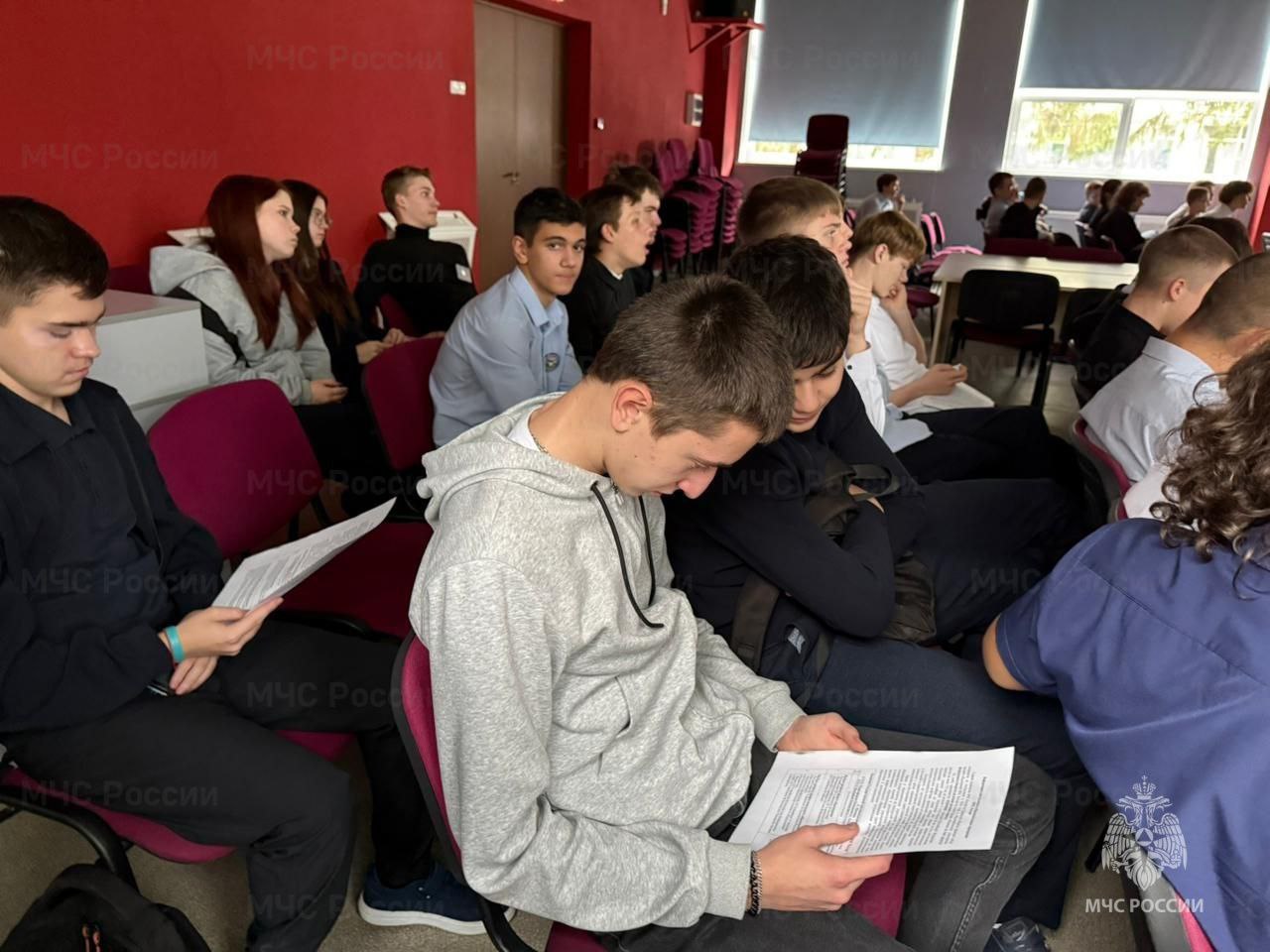 Профориентация с МЧС России: шаг к выбору будущей профессии Профориентация с МЧС России: шаг к выбору будущей профессии