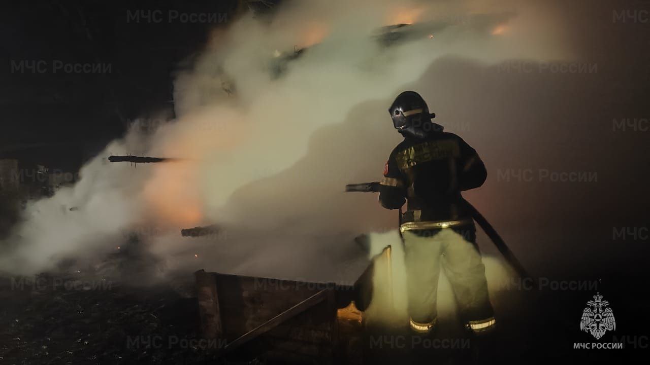 Сегодня ночью в Орле в пожаре травмированы два человека