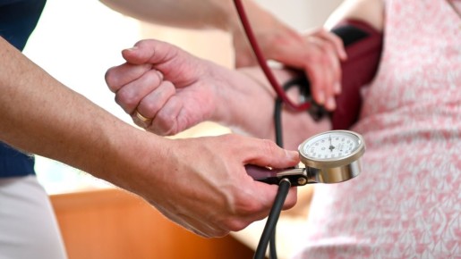 Доктор Мясников научил контролировать скачки давления при стрессе