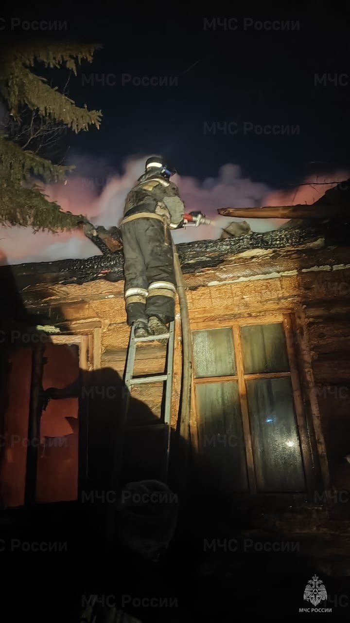 Воскресным вечером в Орле тушили пожар в квартире Воскресным вечером в Орле тушили пожар в квартире