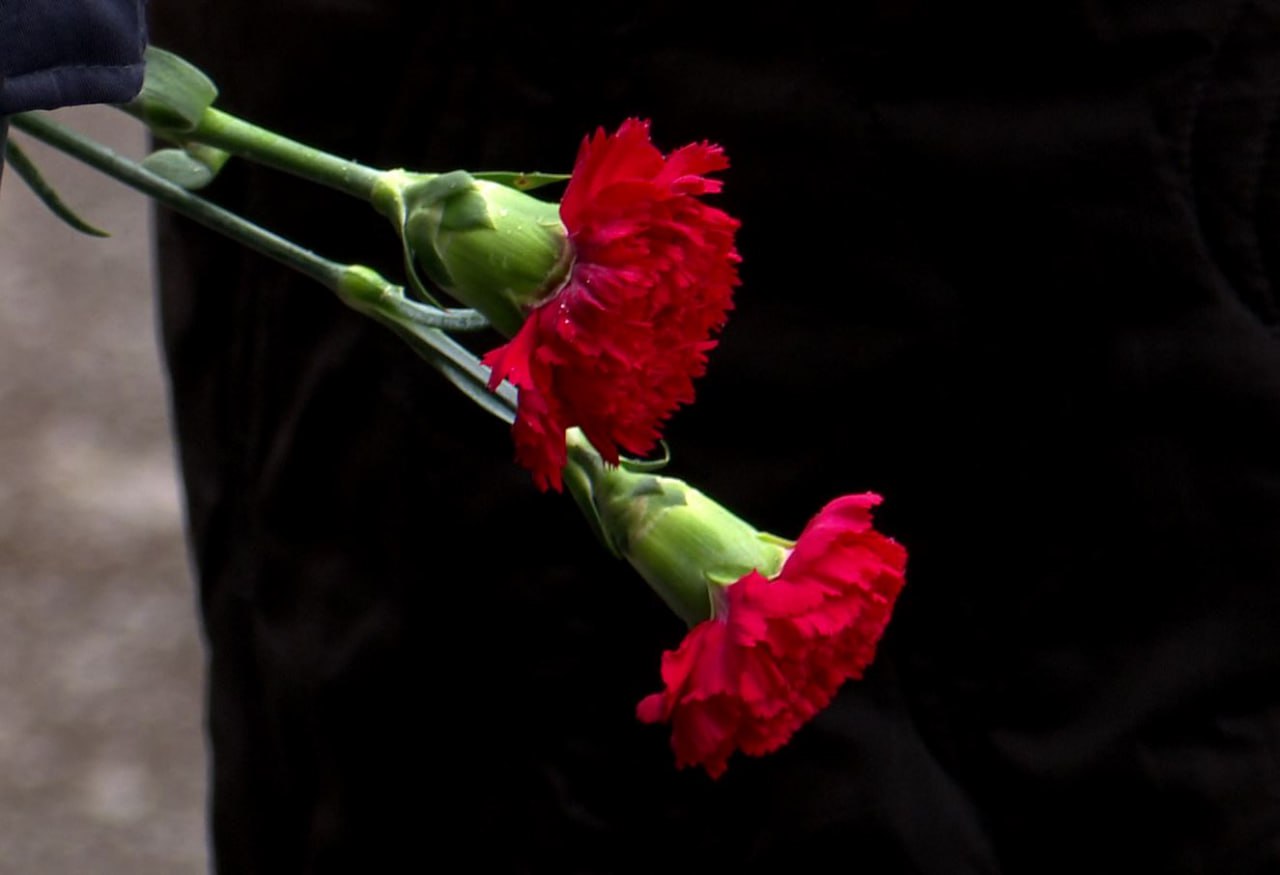 В Орле открыли мемориальную доску в честь погибшего бойца СВО Виктора Седова В Орле открыли мемориальную доску в честь погибшего бойца СВО Виктора Седова