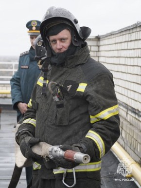 Безопасных будней желает тебе огнеборец Орловщины! Сотрудники МЧС России всегда готовы прийти на помощь, но лучше береги себя и соблюдай правила пожарной безопасности