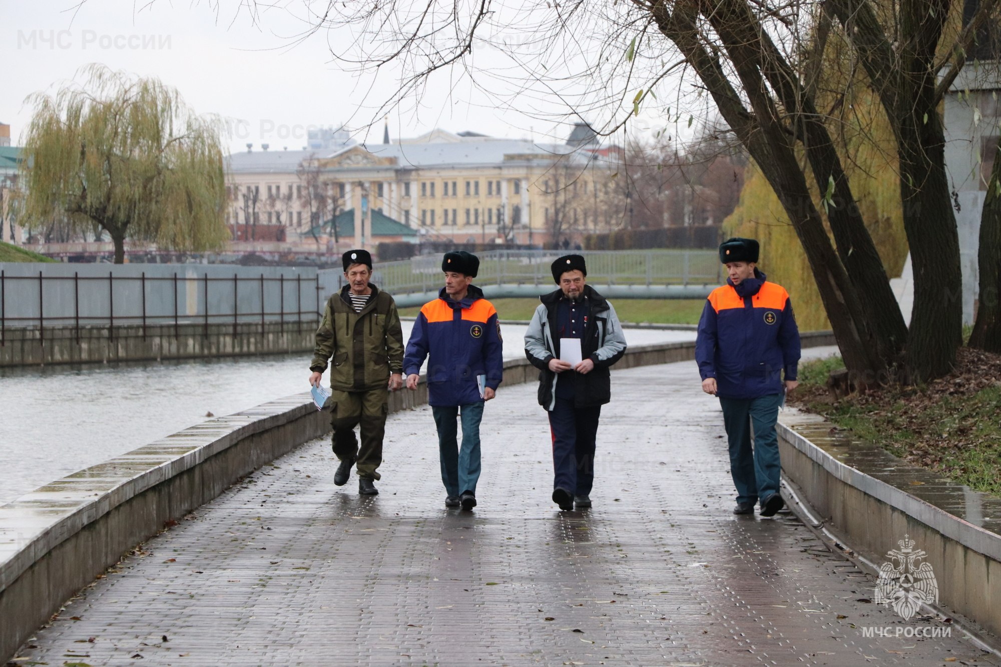 О правилах поведения на водоемах напомнили орловские инспекторы ГИМС и казаки О правилах поведения на водоемах напомнили орловские инспекторы ГИМС и казаки