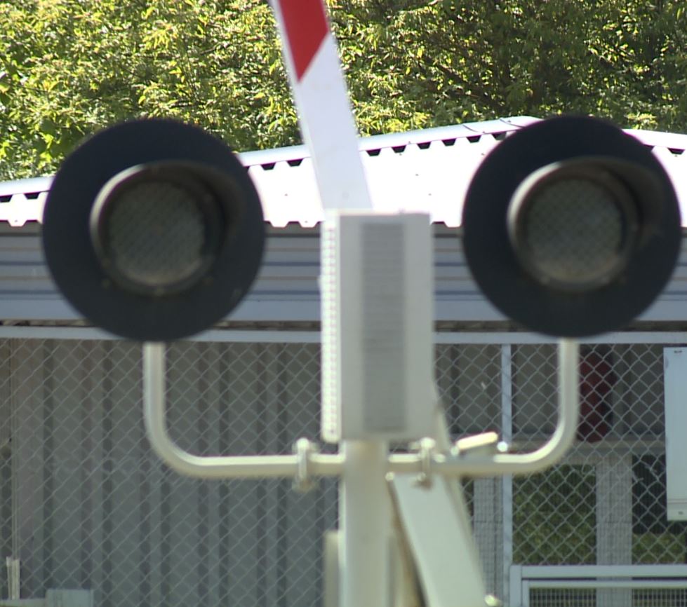 На ж/д переезде 24 км дороги в Урицком районе организовано реверсивное движение!