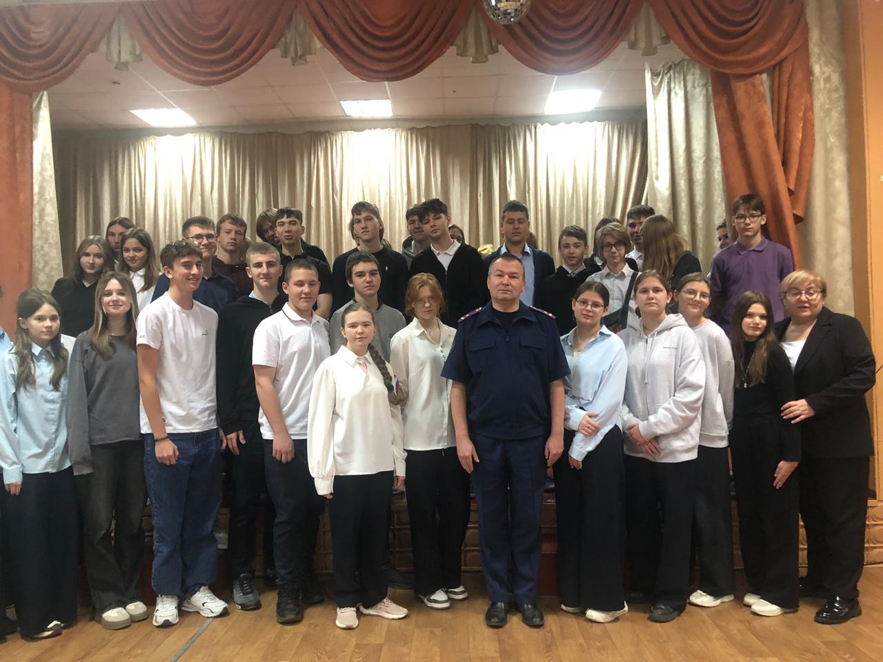 Офицер следственного управления провел урок правовой грамотности Офицер следственного управления провел урок правовой грамотности