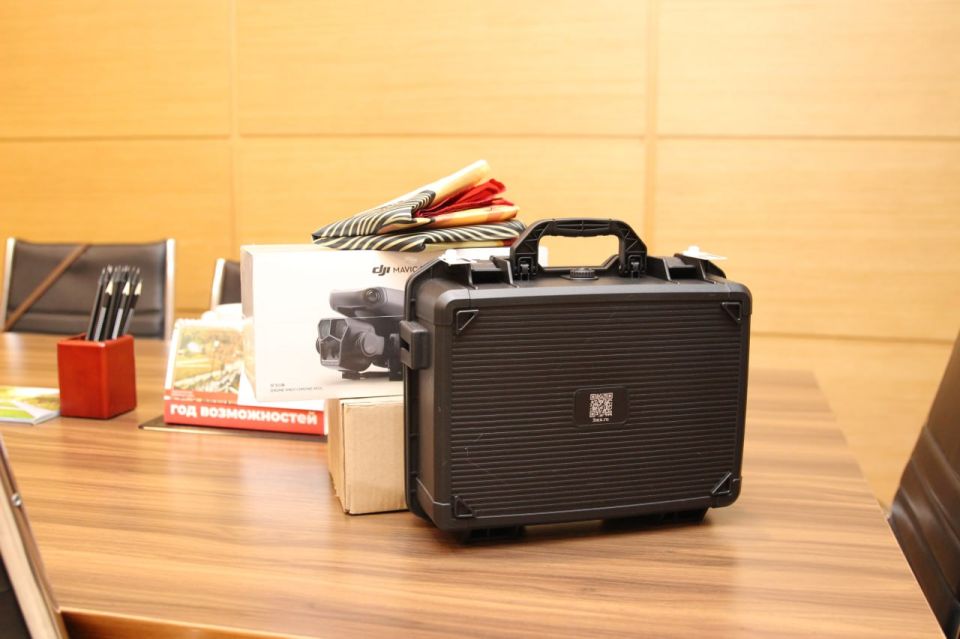 Председатель облизбиркома Лилия Пиняева и глава Орловского муниципального округа Александр Черных встретились с нашим земляком, бойцом артиллерийского подразделения 1-й танковой армии с позывным «Спартак»