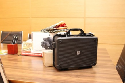 Председатель облизбиркома Лилия Пиняева и глава Орловского муниципального округа Александр Черных встретились с нашим земляком, бойцом артиллерийского подразделения 1-й танковой армии с позывным «Спартак»