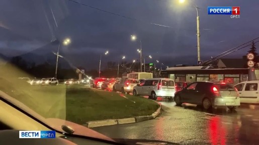 Если вы сейчас в районе 1-ой Посадской или Тургеневского моста - не завидуем…