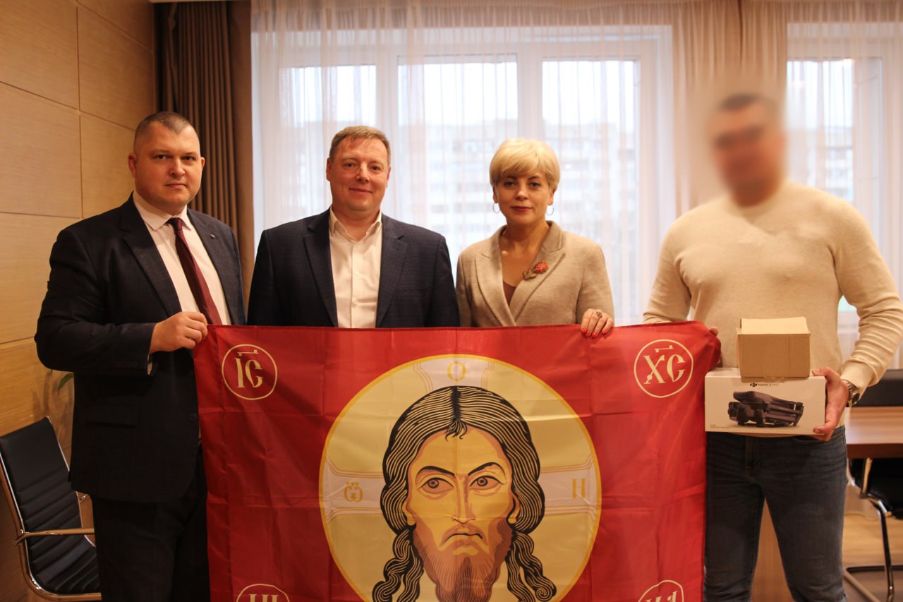 Председатель облизбиркома Лилия Пиняева и глава Орловского муниципального округа Александр Черных встретились с нашим земляком, бойцом артиллерийского подразделения 1-й танковой армии с позывным «Спартак» Председатель облизбиркома Лилия Пиняева и глава Орловского муниципального округа Александр Черных встретились с нашим земляком, бойцом артиллерийского подразделения 1-й танковой армии с позывным «Спартак»