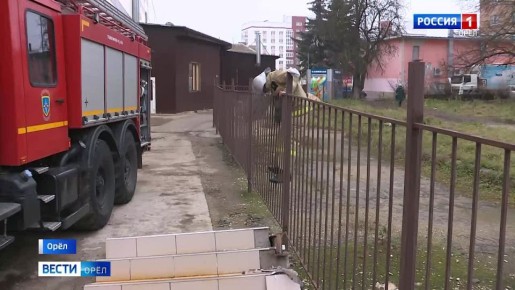 Орловские спасатели отработали борьбу с пожаром в переполненном кинотеатре