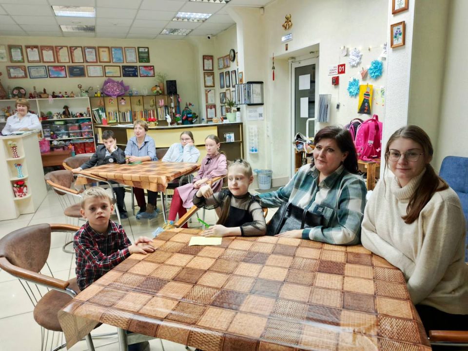 Тёплый праздник в кругу семьи: в Орле прошёл квиз «Семейка» ко Дню матери Тёплый праздник в кругу семьи: в Орле прошёл квиз «Семейка» ко Дню матери