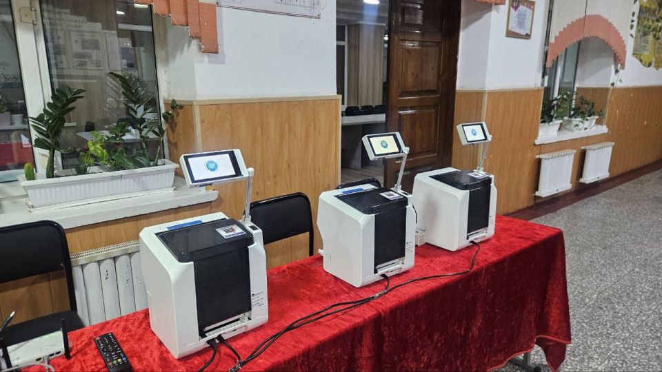 В Киргизской Республике начались выборы депутатов Верховного совета – однопалатного национального парламента В Киргизской Республике начались выборы депутатов Верховного совета – однопалатного национального парламента