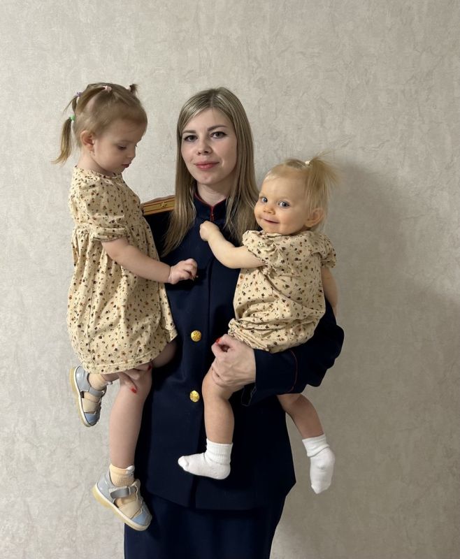 В День матери следственное управление представляет фотопроект «Мама в форме» В День матери следственное управление представляет фотопроект «Мама в форме»