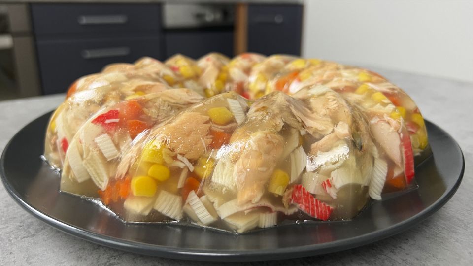 Заливное из рыбы: как использовать остатки с пользой на новогоднем столе