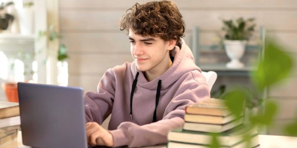 Как подростки могут начать свою трудовую деятельность: что нужно знать