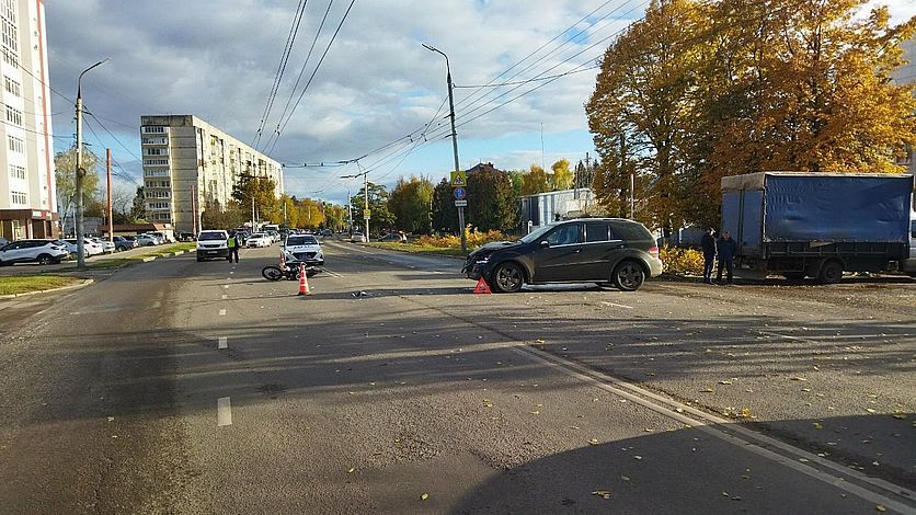 В Орле просят откликнуться свидетелей столкновения "Мерседеса" и мотоцикла