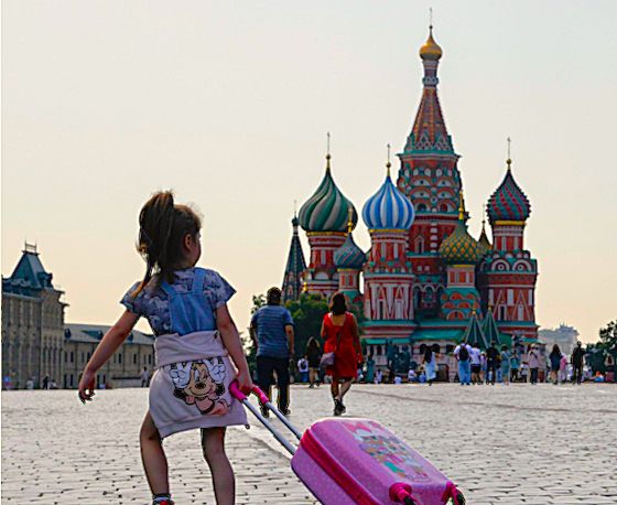 Почему все больше европейцев выбирают жизнь в России?