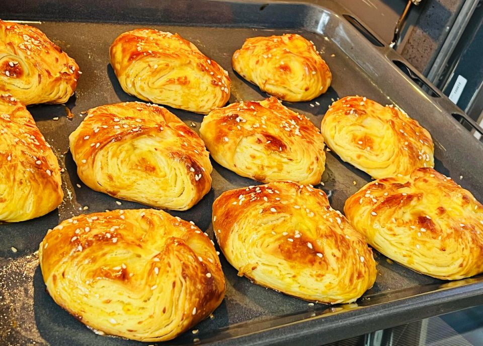 Пошаговый рецепт слоёного теста: вкусные хачапури на кефире