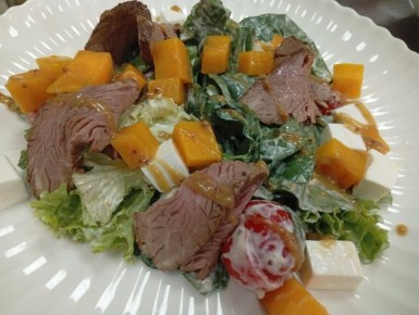 Сальт с ростбифом и тыквой: два способа подчеркнуть вкус