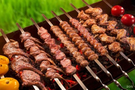 Как создать идеальный шашлык: секреты маринада и выбора мяса