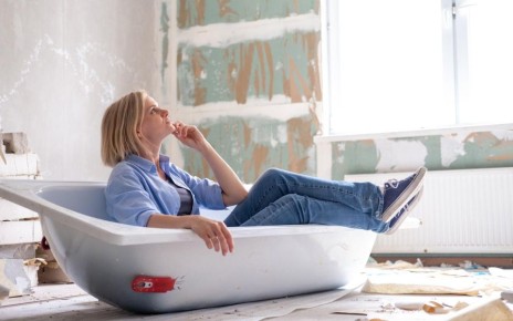 Нелегальные квартиры-хостелы: почему перепланировка с несколькими санузлами обернется проблемами в 2025 году