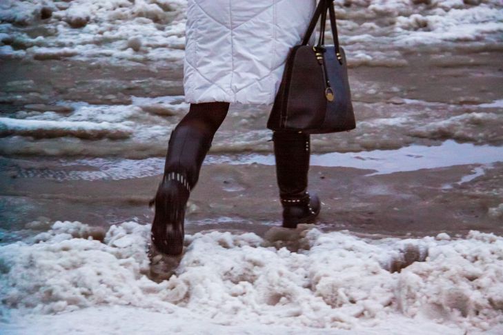 5 способов, чтобы обувь не скользила зимой: безопасность своими руками