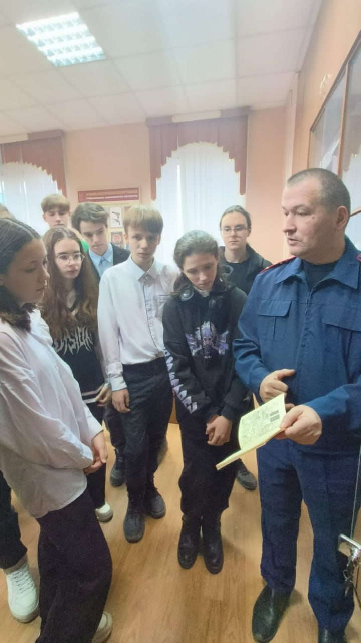 Следователи организовали экскурсию для старшеклассников по следственному управлению Следователи организовали экскурсию для старшеклассников по следственному управлению