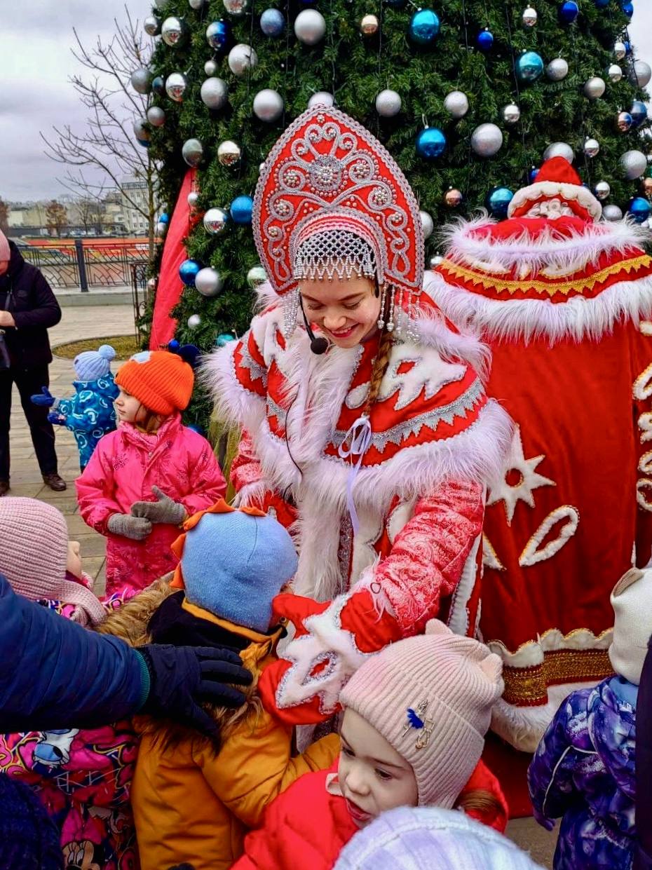 Новогодняя сказка началась в Детском парке Новогодняя сказка началась в Детском парке