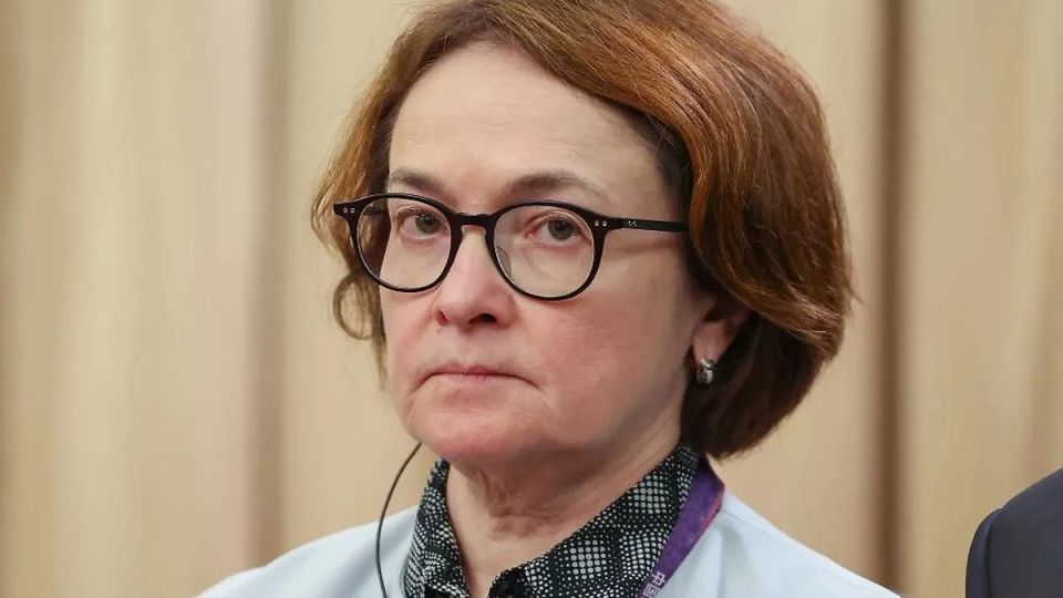 Экономист предостерегает: стоит задуматься о снятии вкладов с банковских счетов