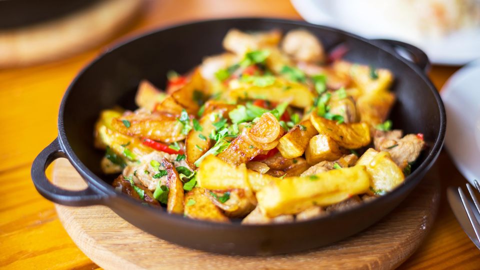 Секретный ход поваров: вся семья пальчики оближет, если добавите это в жареную картошку