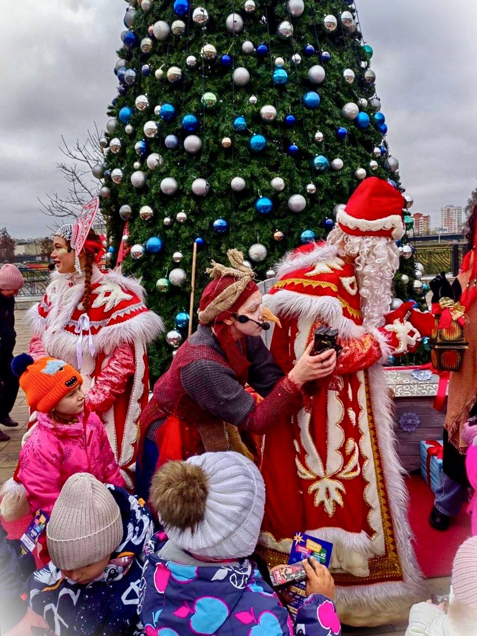 Новогодняя сказка началась в Детском парке Новогодняя сказка началась в Детском парке