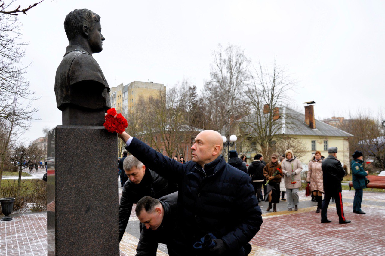 Юрий Парахин: Сегодня наша страна отмечает День Героев Отечества Юрий Парахин: Сегодня наша страна отмечает День Героев Отечества