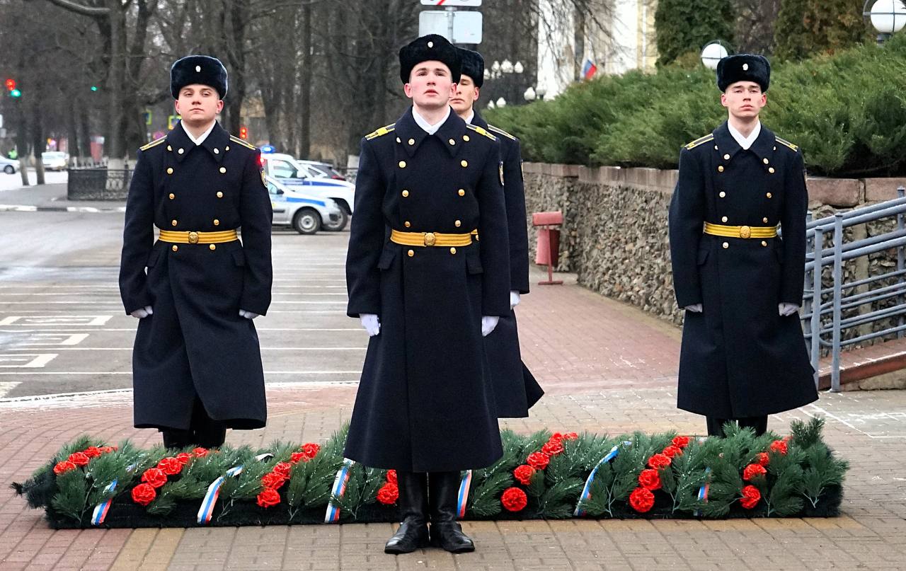 В Орле почтили память Героев Отечества В Орле почтили память Героев Отечества