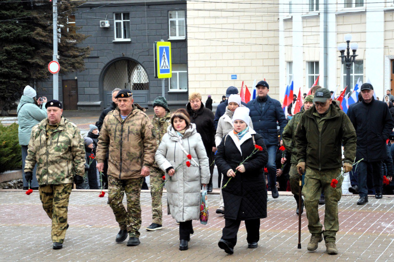 Юрий Парахин: Сегодня наша страна отмечает День Героев Отечества Юрий Парахин: Сегодня наша страна отмечает День Героев Отечества
