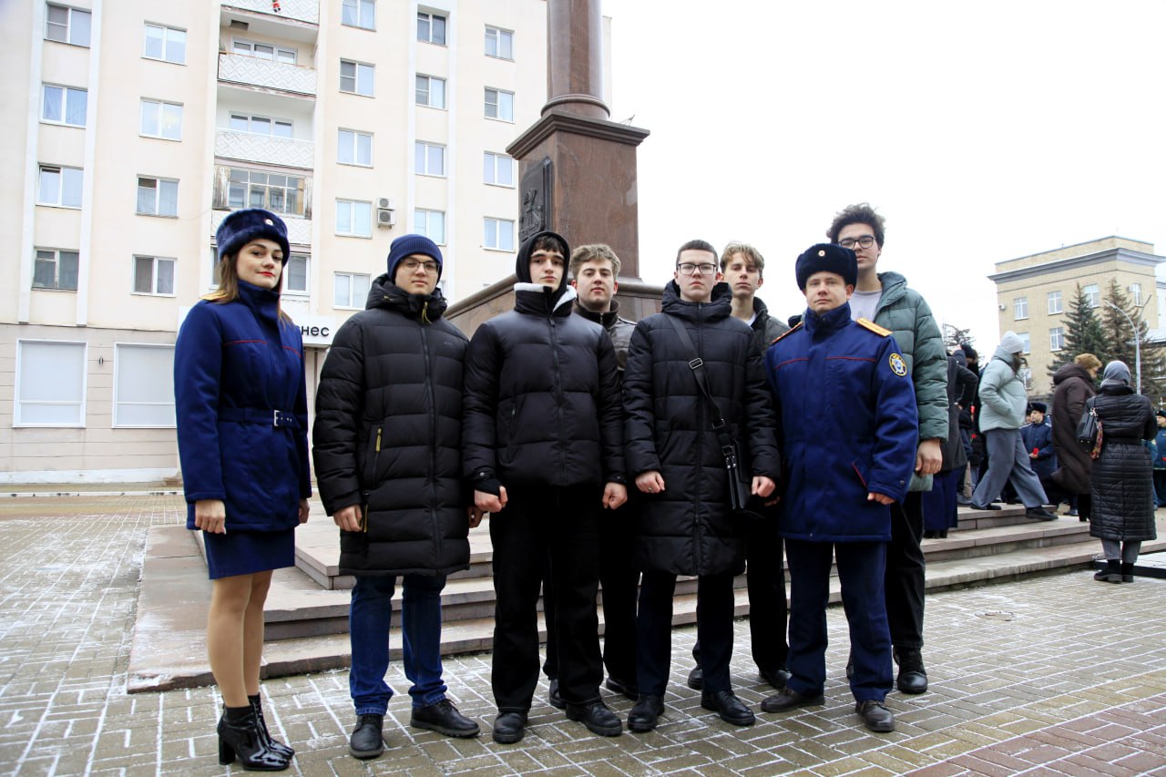 Сотрудники аппарата следственного управления СК России по Орловской области приняли участие в торжественном мероприятии ко Дню Героев Отечества Сотрудники аппарата следственного управления СК России по Орловской области приняли участие в торжественном мероприятии ко Дню Героев Отечества