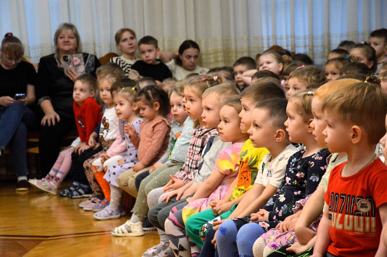 «Новогоднее волшебство»: в Орле состоялась премьера мюзикла «По щучьему велению» «Новогоднее волшебство»: в Орле состоялась премьера мюзикла «По щучьему велению»