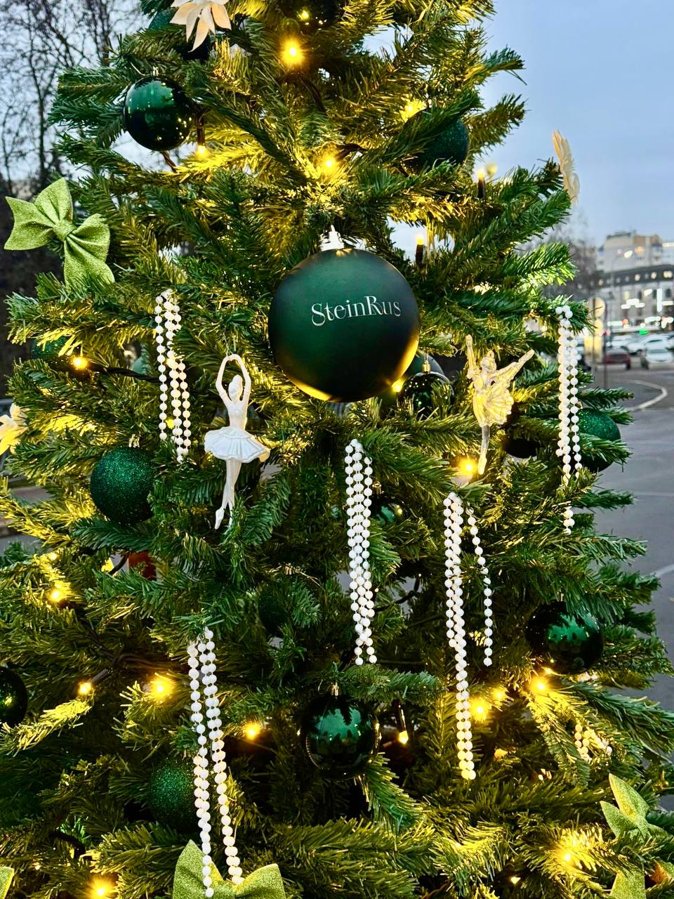 Ещё один участник проекта корпоративных елей на Ленинском мосту — компания SteinRus Ещё один участник проекта корпоративных елей на Ленинском мосту — компания SteinRus